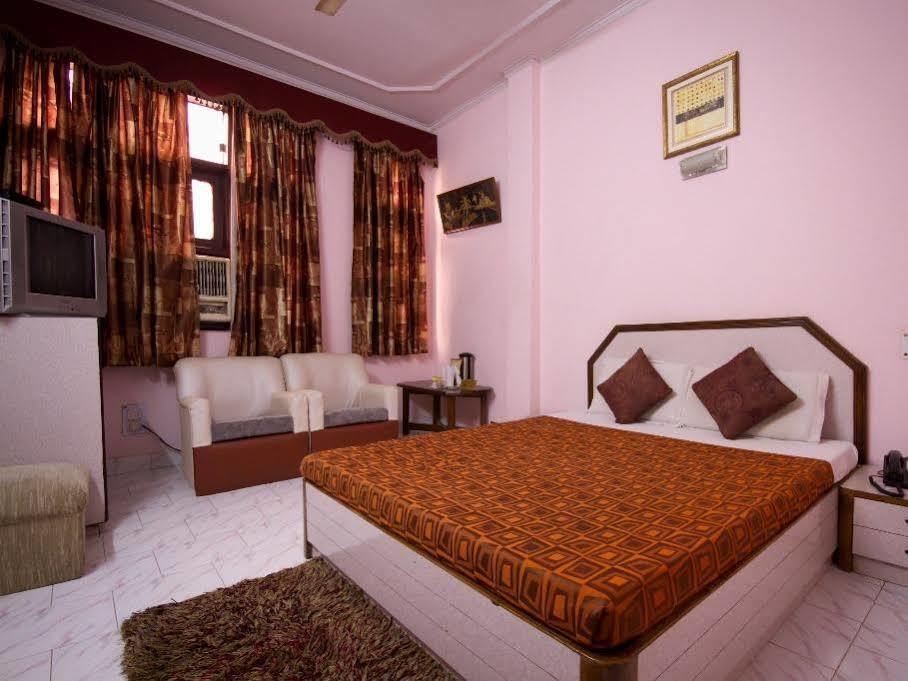Hotel Woodland Deluxe New Delhi Exterior photo